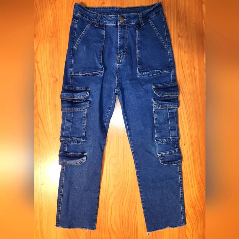 Women's Blue Cropped Jeans 30in Waist GUC